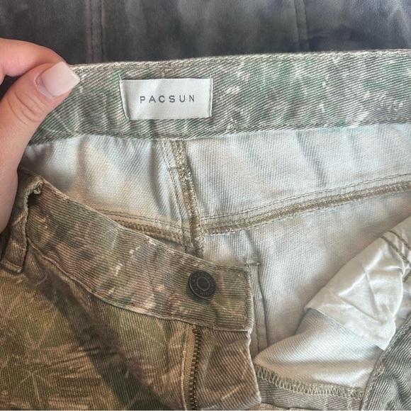 PacSun Tree Camo Low Rise Baggy Pants Women’s Size 28 - Picture 9 of 13